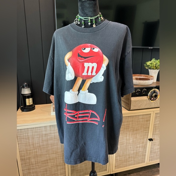 Vintage 2011 M&Ms Red M&M black graphic tshirt - Picture 4 of 16